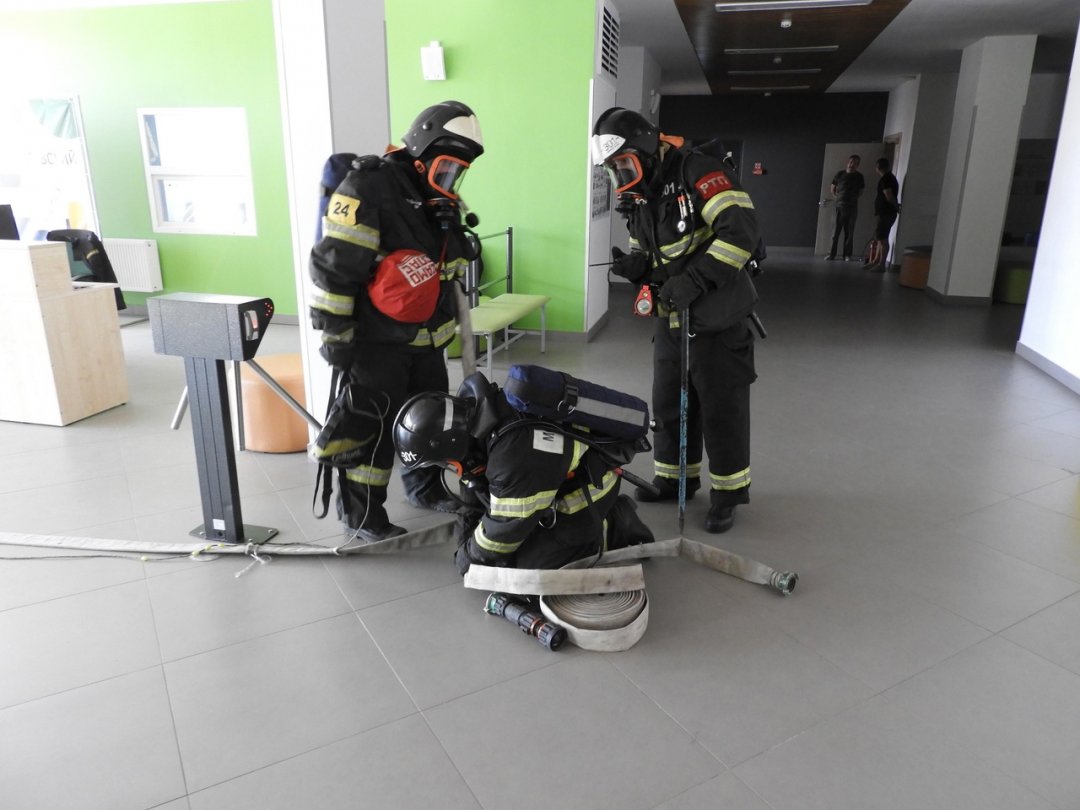 🚒 Огнеборцы провели пожарно-тактические учения в подмосковном лицее n n🏫 Сегодня работники #Мособлпожспас совместно с сотрудниками федеральной противопожарной службы приняли участие в учениях по тушению пожара в Ликино-Дулевском лицее